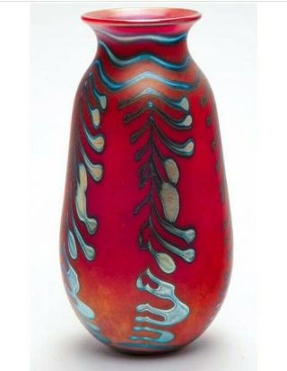 1979 Charles Lotton Iridescent Mandarin Red Iridized Wisteria Glass Vase 6.  75 "