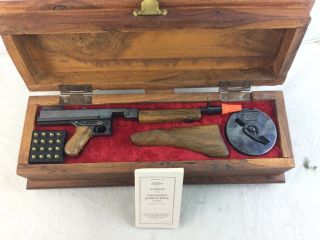 Cased Miniart Russia 1/3 Scale Thompson 1928a1 Submachine Gun