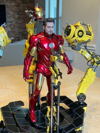 Hot Toys Iron Man Mark Iv Diecast Suit - Up Gantry Mms462 - D22 Marvel 1/6