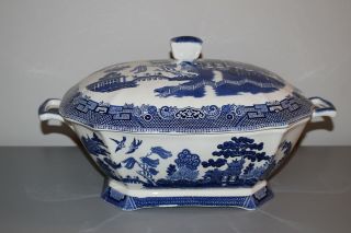 Vintage Johnson Brothers Blue Willow Large Soup Tureen W/lid - England
