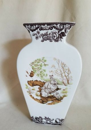 Spode Woodland Snowshoe Rabbit Vase 11 "