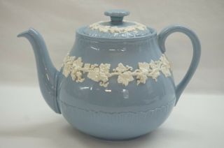 Wedgwood Embossed Queensware Cream On Lavender Shell Edge 4 Cup Teapot -