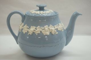 Wedgwood Embossed Queensware Cream on Lavender Shell Edge 4 Cup Teapot - 3