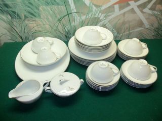 40 Piece Set Of Fashion Manor Fine China Solitude - Made In Japan