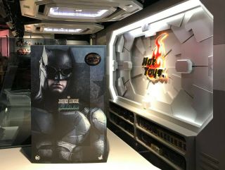 Hot Toys 1/6 Justice League Batman Tactical Batsuit Ver.  Special Edition Mms432