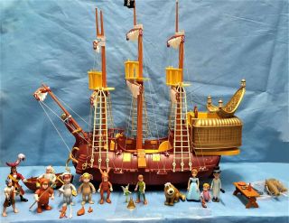 Disney Heroes Famosa Peter Pan Jolly Roger Ship