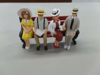 1:22.  5 Lgb,  G - Scale Sitting Figures (4) With Bench