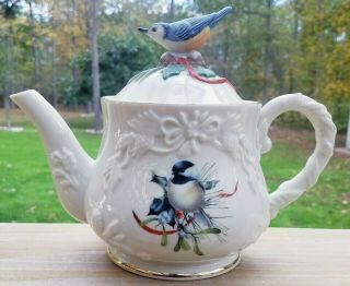 Lenox Winter Greetings Teapot With Chickadee On Front And Bird On Lid