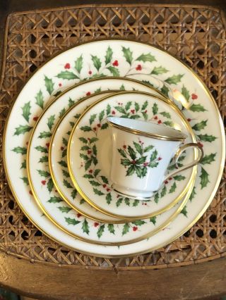 Lenox Holiday Fine China 24kt Gold 5 Piece Place Setting Holly And Berries