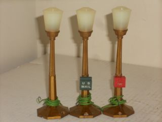 3 Vintage Lionel Plastic U.  S.  Mail & Fire Box Street Light/lamp Post