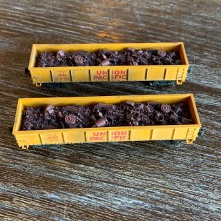 N Scale Union Pacific Gondolas With Ore.  Set Of 2.  Weathered.  Ex