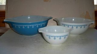 Vintage Pyrex Snowflake Garland Blue White Cinderella Bowl Set Mixing Set Of 3