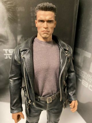 Hot Toys T2 /terminator 2 Judgement Day T - 800 Boxed And Mms 117