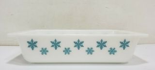 Pyrex Turquoise Snowflakes On White 575b Space Saver Casserole 2 Qt.  Vintage