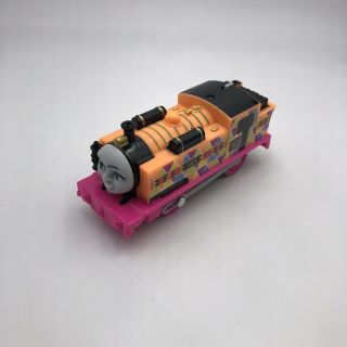 623 Thomas & Friends Trackmaster Hyper Glow In The Dark Nia Train Engine