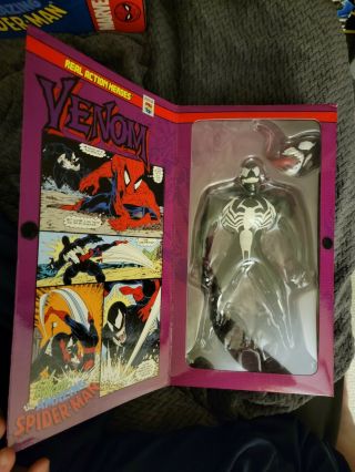 Marvel - Medicom - RAH Venom (Spider - Man) 1/6 Scale Comic Version Figure 3