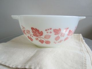 441 - 1 1/2 Pint Pyrex Pink Gooseberry Cinderella Mixing Bowl