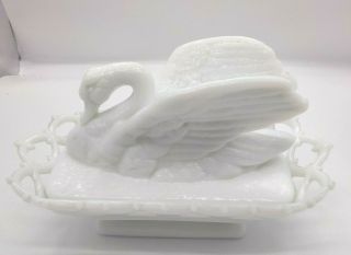 Vintage Westmoreland Milk Glass Swan On Open Edge Nest Candy Dish