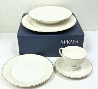 Mikasa Parchment Modern Fine China Dinnerware 5 Piece Place Setting -