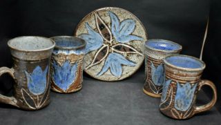 Iris Barna Studio Pottery Set Of 4 Mugs & Trivet Blue Tulips Vintage Southwest