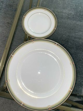 Wedgwood Bone China Oberon 10 3/4 " Dinner Plate & Small Plate