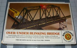 Vintage Bachmann Ho Scale No.  3030 Over / Under Blinking Bridge