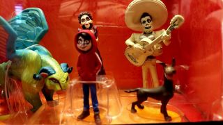 Deluxe Disney Coco Figurine Play Set Birthday Cake Toppers Movie Figure Set 3