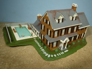 N Scale Two Story Estate Home With Pool (weathered & Detailed)