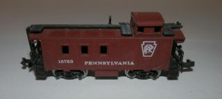 N Scale Pennsylvania 15723 Caboose With Man