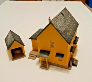 Train Stuff - Ho Scale - Building - Two Story House W Garage - Plastic