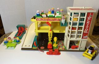 Vintage Fisher Price Parking Ramp Service Center 930 W/13 People,  Cars,