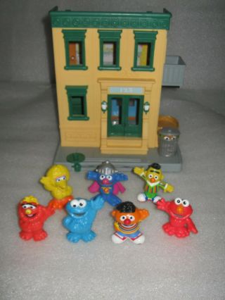 2010 Hasbro Sesame Street Workshop Mr Hoopers Store 32692 8 Characters 2010