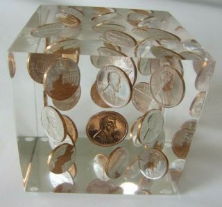 Vintage & Collectible 1972 Lincoln Cent Lucite Paperweight With 25 Pennies Euc