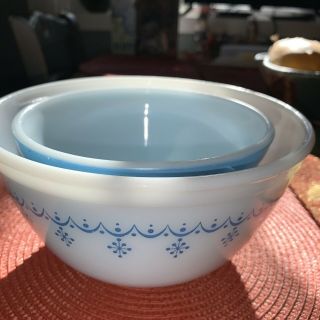Vintage Blue Pyrex Nesting Mixing Bowl Set Of 2 Snowflake Garland 401 402 Euc