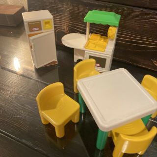 Little Tikes Dollhouse Green Roof Kitchen Sink/oven,  Table,  4 Chairs,  Refrigerator