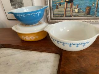 Vintage Set 2 Pyrex Snowflake Blue Garland Mixing Bowls 2 1/2 Quart And 1 1/2 Qt