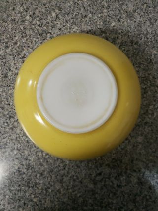 Vintage Pyrex Yellow Large Round Mixing Bowl 4 Qt 404 10.  5 