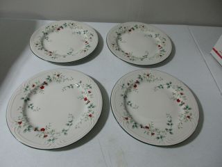 Set Of 4 Pfaltzgraff Winterberry 10 1/2 " Round Dinner Plates Embossed