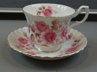 Royal Albert Cup & Saucer Set Pink Roses Roa35
