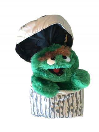 Sesame Street Applause Oscar The Grouch Stuffed Plush Hand Puppet In Trash Can