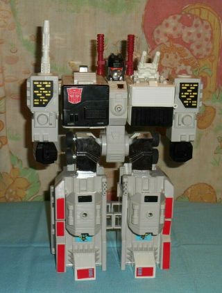 G1 Transformers Metroplex Body With R,  L Fist,  Knee Cap Only