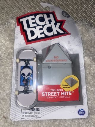 Tech Deck Blind Street Hits With Pyramid