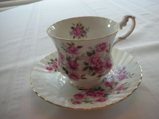 Queens Fine Bone China England Rosina China Co.  Ltd Tea Cup/saucer Rose