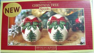 Spode Christmas Tree Salt & Pepper Shakers Big Red Bow & Tree - Nmib