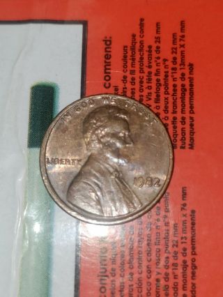 1982 Small Date Lincoln Memorial Copper Cent Penny,  No Mark 3.  1g