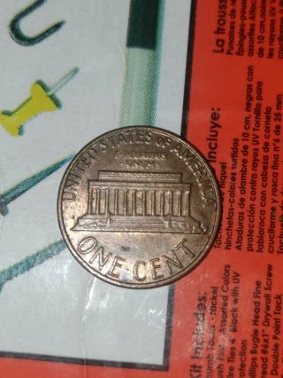 1982 Small Date Lincoln Memorial Copper Cent Penny,  no mark 3.  1g 2