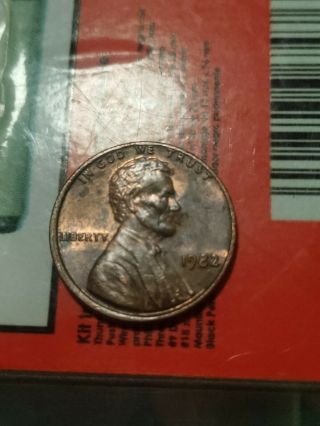 1982 Small Date Lincoln Memorial Copper Cent Penny,  no mark 3.  1g 3