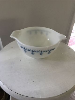 Vintage Pyrex Snowflake Garland Nesting Mixing Bowl White
