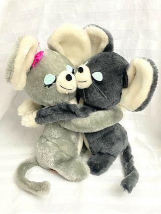 Vintage R.  Dakin Plush Hugging Mice Mouse Boy Girl Stuffed Animal Couple 1976