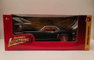Johnny Lightning - 1:24 - 1969 Chevy Camaro Z28 - Lightning Strike Chase